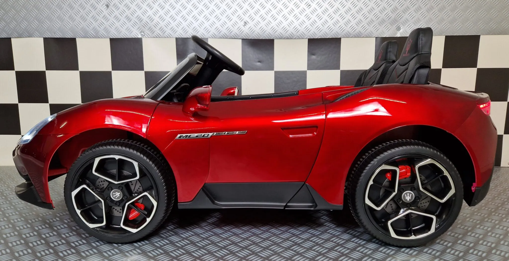 Elektrofahrzeug für Kinder - Kinderfahrzeug Maserati Flügeltüren, Elektroauto Kinderauto, lizenzierter 2-Sitzer, 4x80 Watt