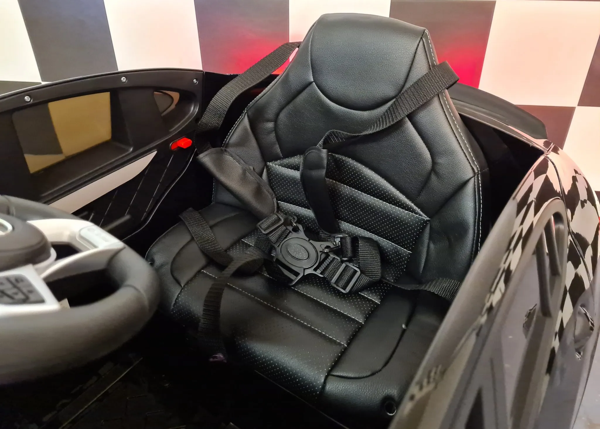 Elektro Kinderauto Mercedes Benz GLC63, Kinderfahrzeug 4x25 Watt Allrad, Elektrisches Kinderfahrzeug