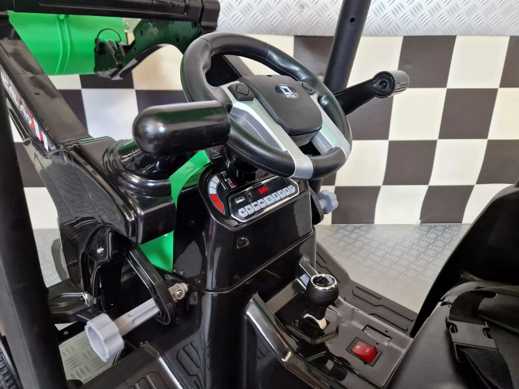 Elektro-Traktor grün mit Dach, Schaufel und Anhänger, Kindertraktor, Elektro Einsatzfahrzeug für Kinder