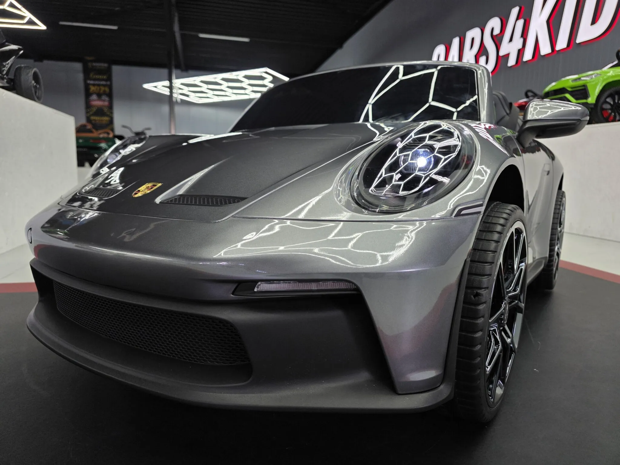 Kinderfahrzeug Porsche 911 GT3 mit MP4, 4 x 200 Watt bis 6 km/h - Kinderauto