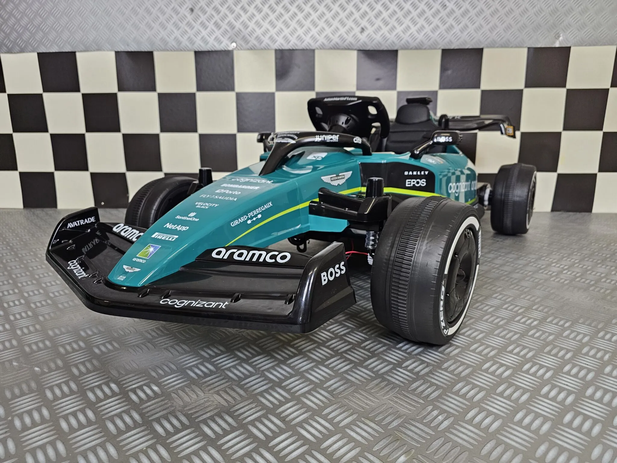 Elektrokinderfahrzeug Aston Martin, Formel 1 Elektro Kinderrennauto mit Allrad, 130 Watt