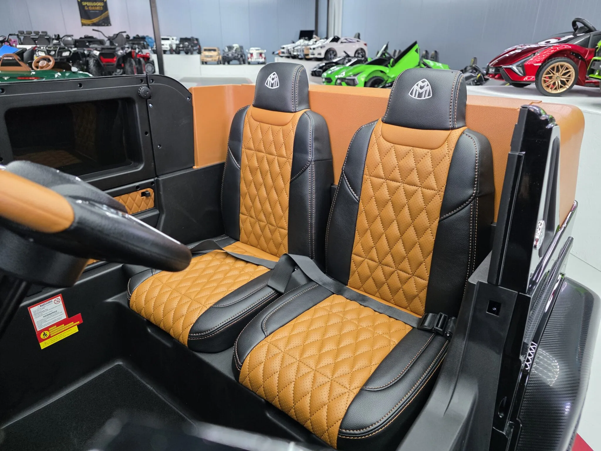 Kinderfahrzeug elektrisch Mercedes Maybach XXL mit MP4, 4 Motoren bis zu 10 km/h, Elektrokinderauto