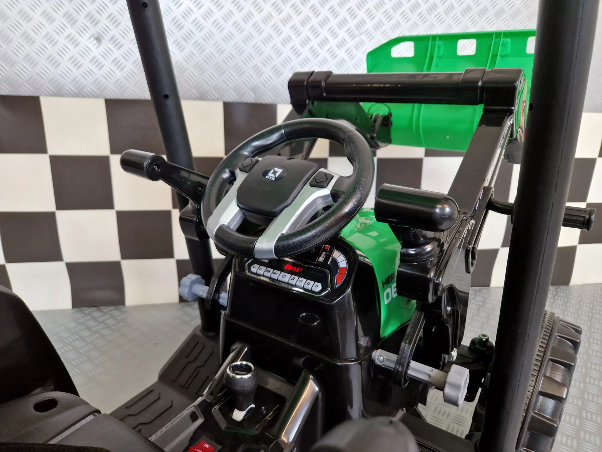 Elektro-Traktor grün mit Dach, Schaufel und Anhänger, Kindertraktor, Elektro Einsatzfahrzeug für Kinder