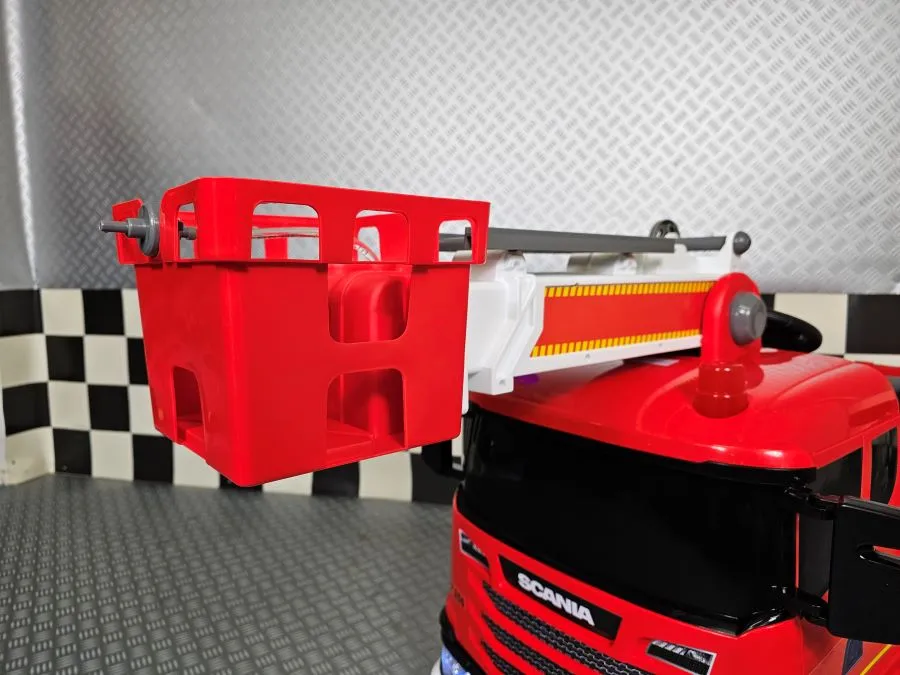Elektro Kinderfahrzeug Feuerwehrauto Scania, Feuerwehr mit Wasserpistole und 4 Motoren, Allrad