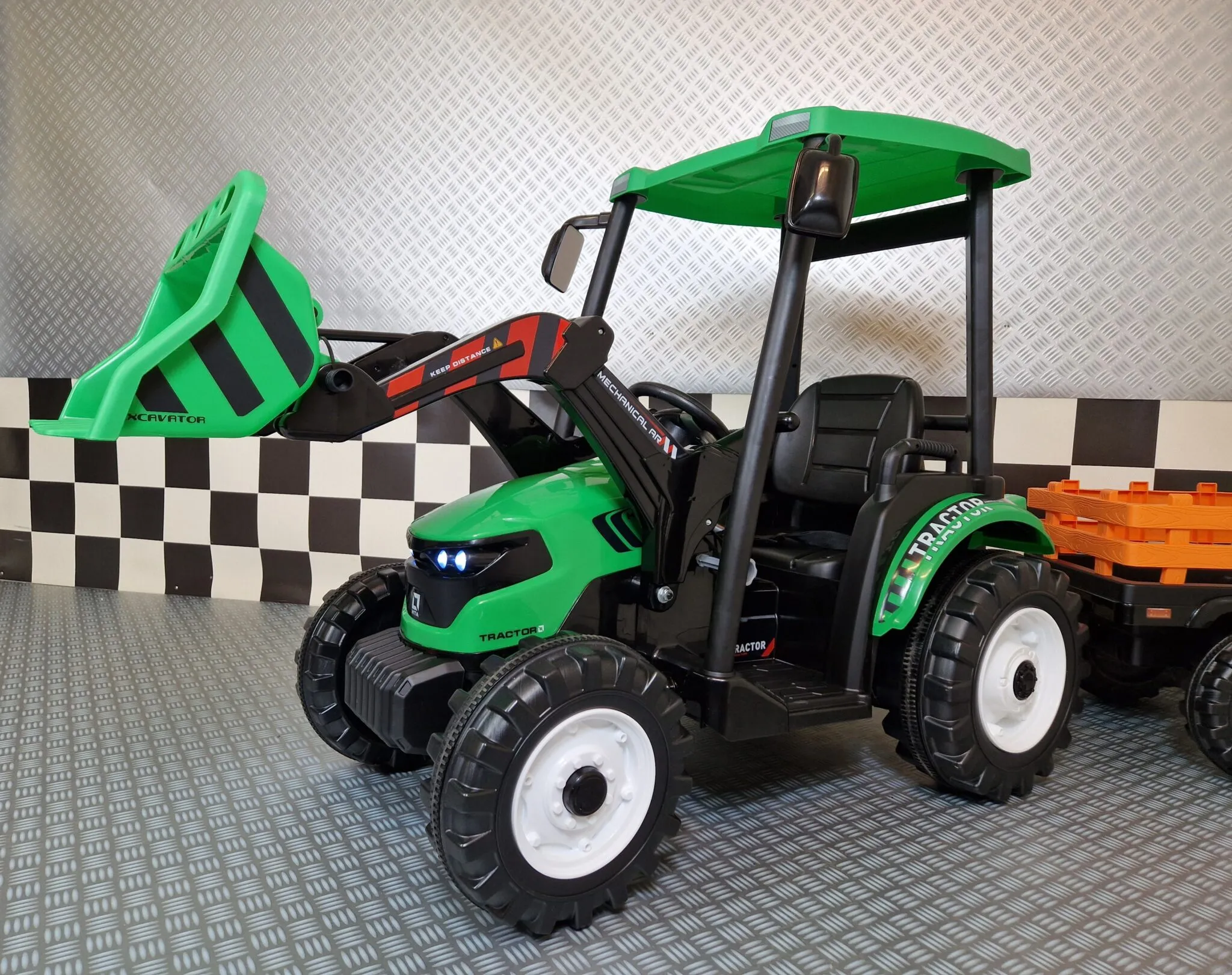 Elektro-Traktor grün mit Dach, Schaufel und Anhänger, Kindertraktor, Elektro Einsatzfahrzeug für Kinder