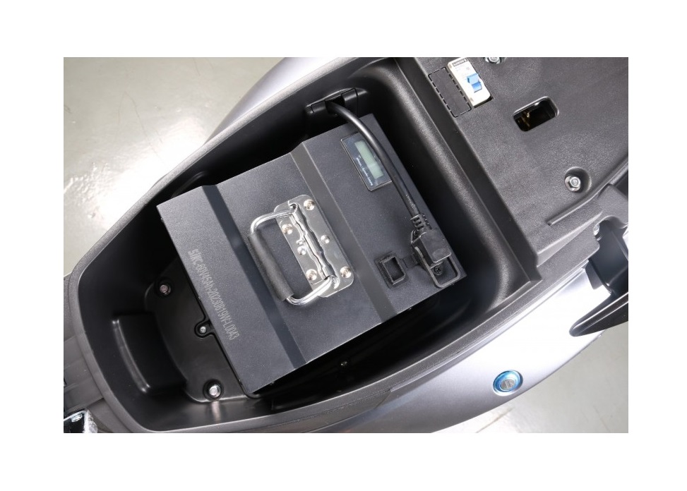 Elektroroller E-Roller Long Runner mit 2800 Watt, Reichweite bis zu 160 km, E-Mofa Lithiumakku 60V mit Topcase