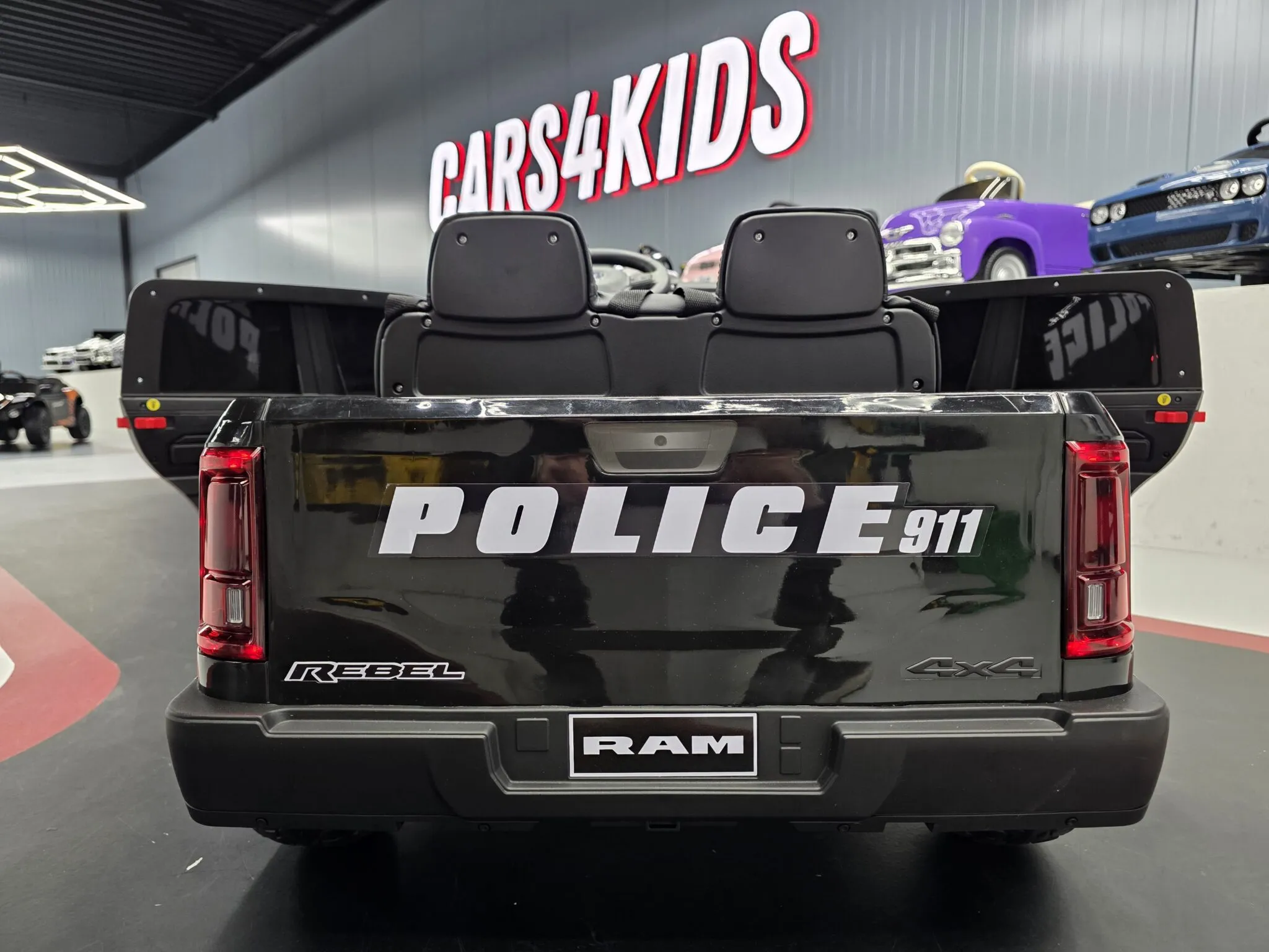 Kinder Elektrofahrzeug Dodge RAM Polizei 911, Polizei-Kinderauto 2 Sitzer mit 2x45 Watt
