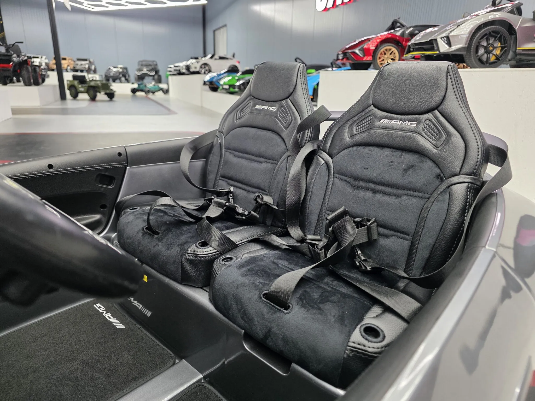 Kinderfahrzeug elektrischer Mercedes GT63 2-Sitzer, 4 x 200 Watt Allrad, Elektrokinderauto