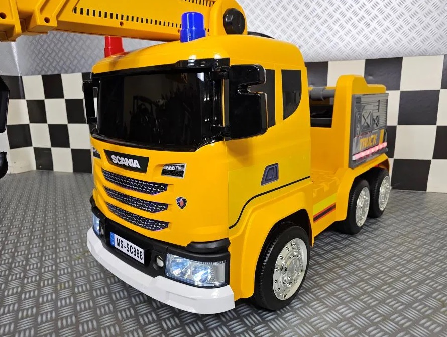 Elektro Kinderfahrzeug Kranauto Feuerwehr, Kranwagen mit Allrad, Einsatzfahrzeug mit Kranarm, Kinder-LKW mit Kranarm