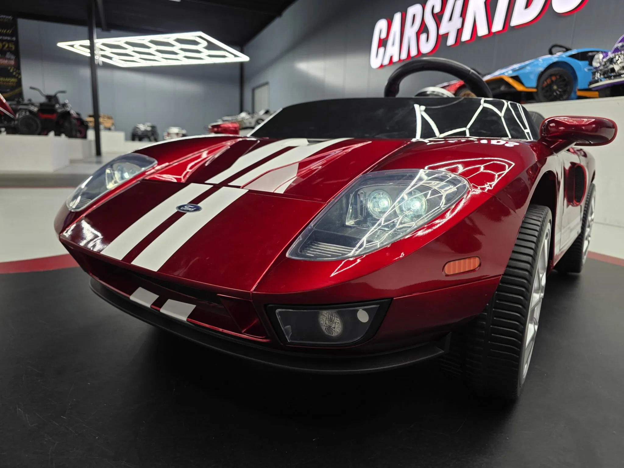 Elektro Kinderfahrzeug Ford GT 2-Sitzer - Kinderauto mit 4x80 Watt und bis zu 8 km/h