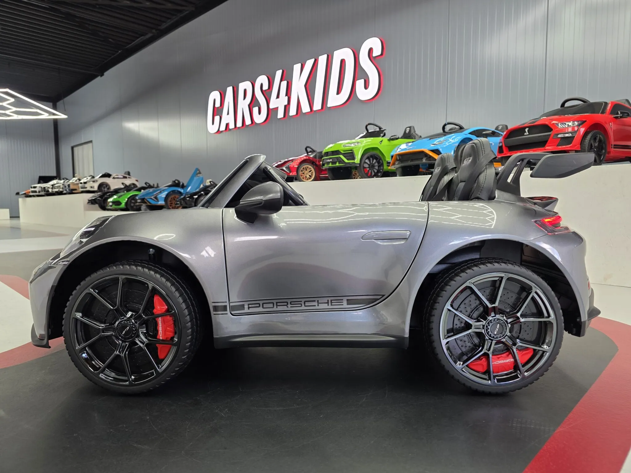 Kinderfahrzeug Porsche 911 GT3 mit MP4, 4 x 200 Watt bis 6 km/h - Kinderauto
