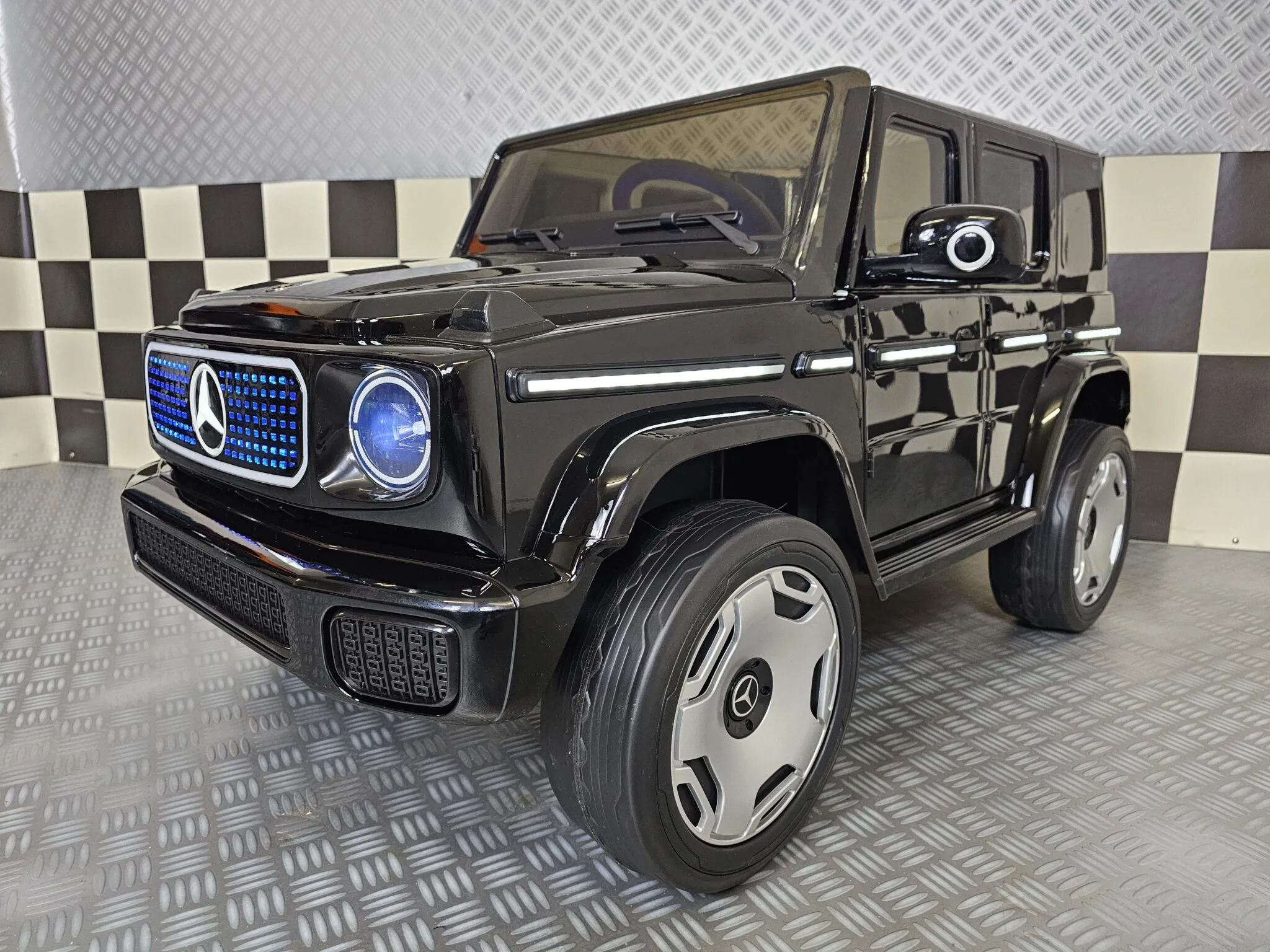 Elektro Kinderfahrzeug - Elektro Auto Mercedes EQG AMG - Allrad 4 Motoren, Elektroauto für Kinder