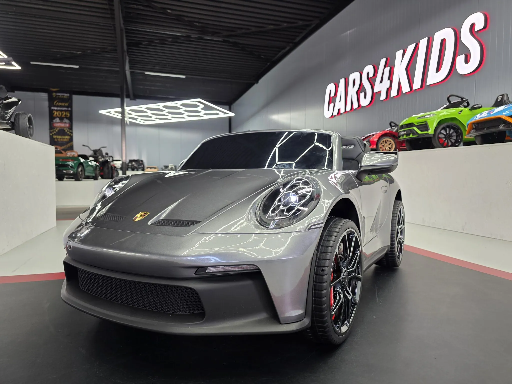 Kinderfahrzeug Porsche 911 GT3 mit MP4, 4 x 200 Watt bis 6 km/h - Kinderauto