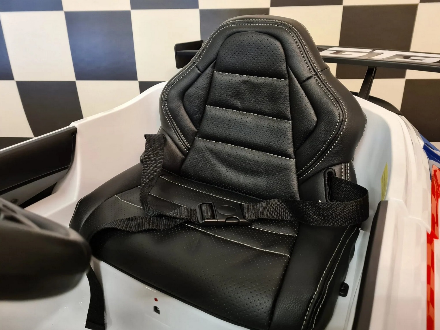 Fahrzeug für Kinder BMW M6 GT3 - Kinderauto, Elektrokinderauto, Elektroauto für Kinder ab 3 Jahren