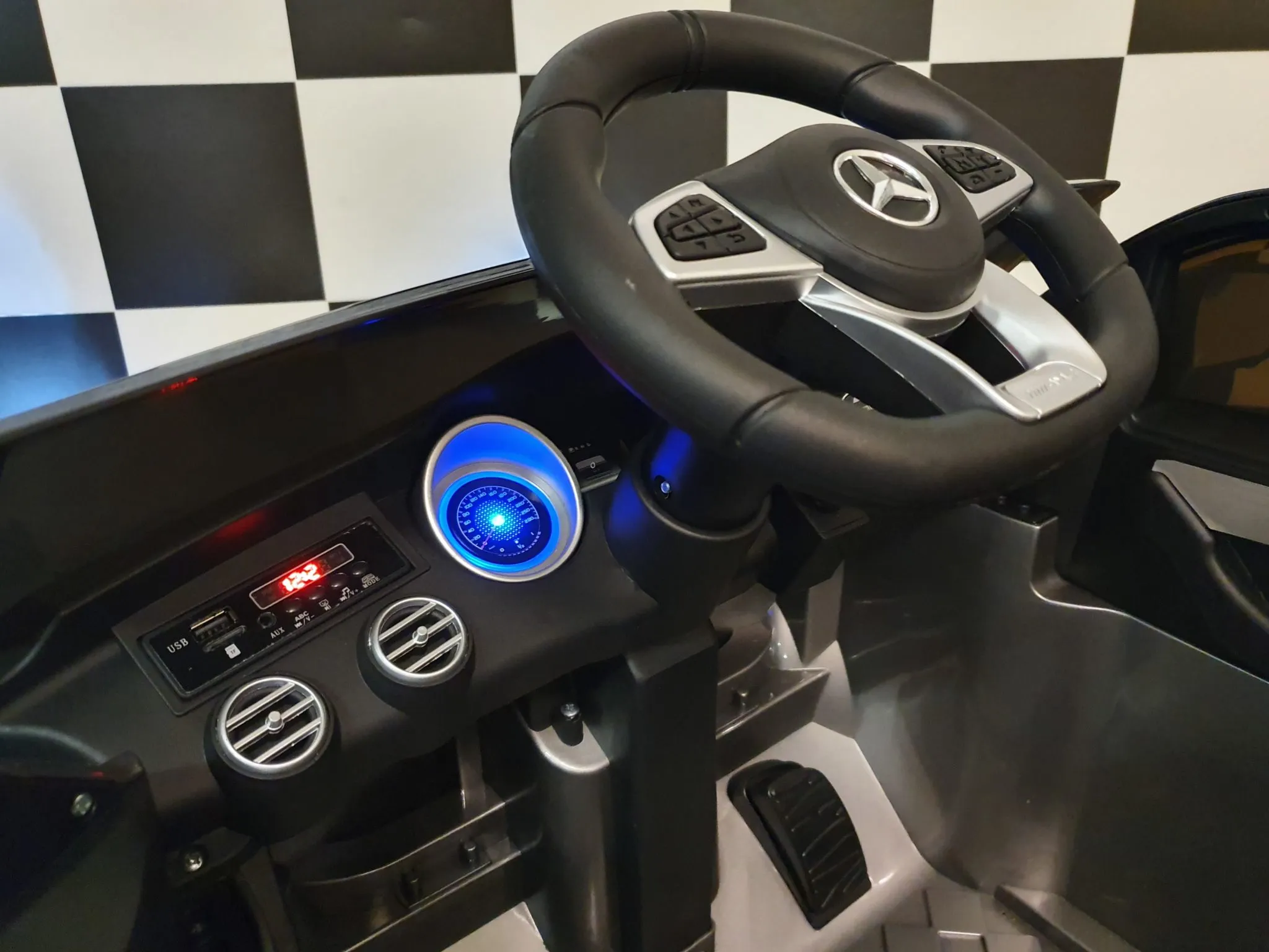 Elektro Kinderauto Mercedes Benz GLC63, Kinderfahrzeug 4x25 Watt Allrad, Elektrisches Kinderfahrzeug