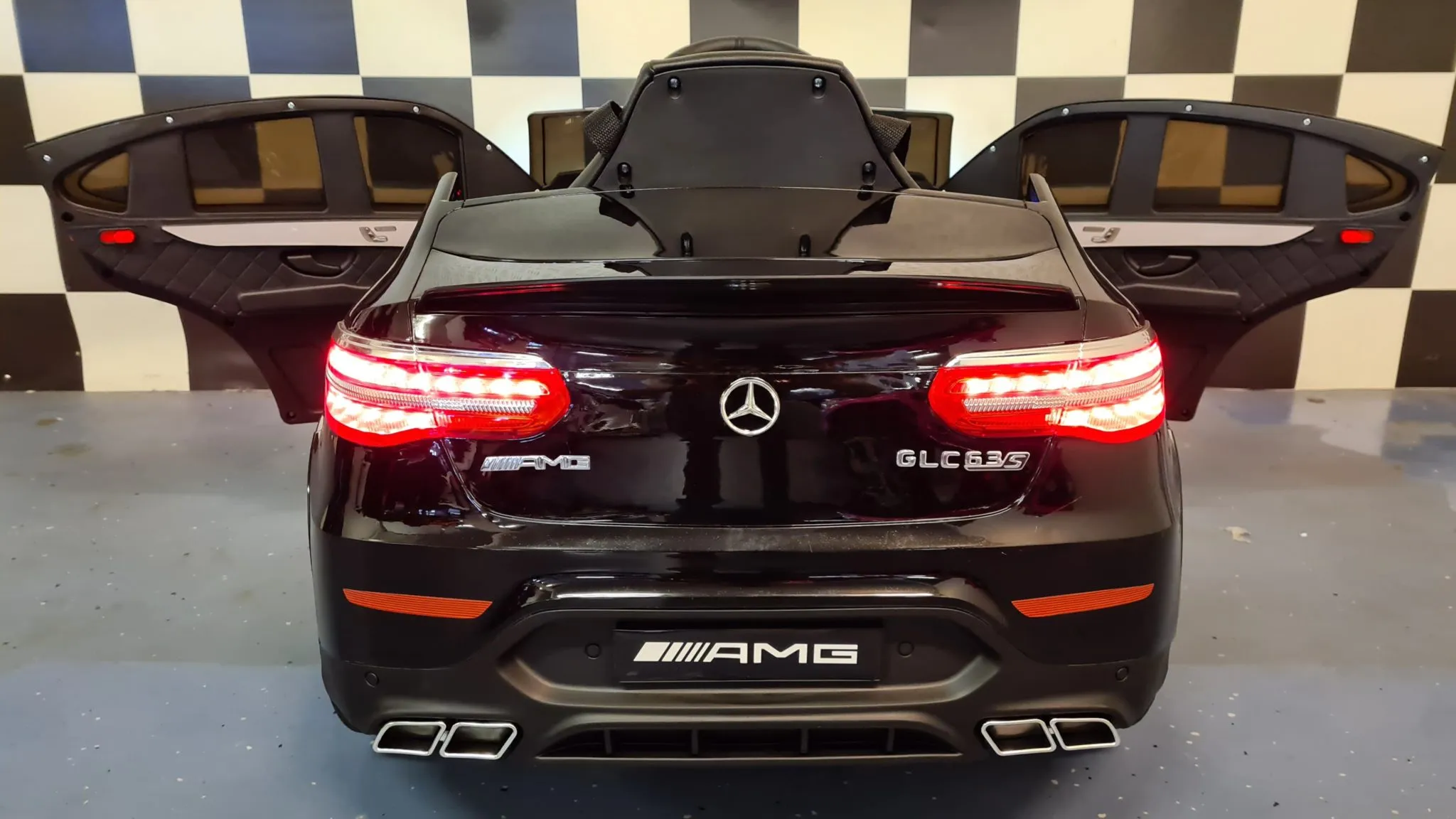 Elektro Kinderauto Mercedes Benz GLC63, Kinderfahrzeug 4x25 Watt Allrad, Elektrisches Kinderfahrzeug