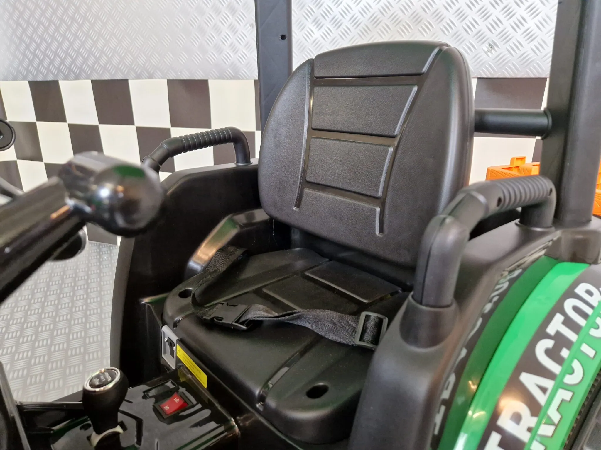 Elektro-Traktor grün mit Dach, Schaufel und Anhänger, Kindertraktor, Elektro Einsatzfahrzeug für Kinder