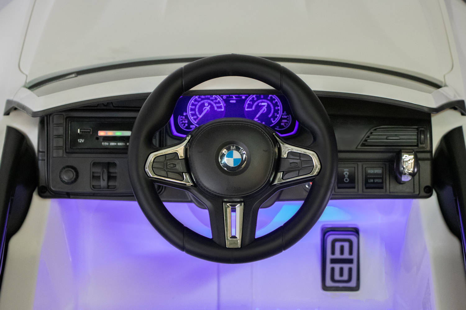 Elektro Kinderfahrzeug, Elektro Kinderauto BMW M5 mit Lizenz 2x35W, entnehmbare Batterie