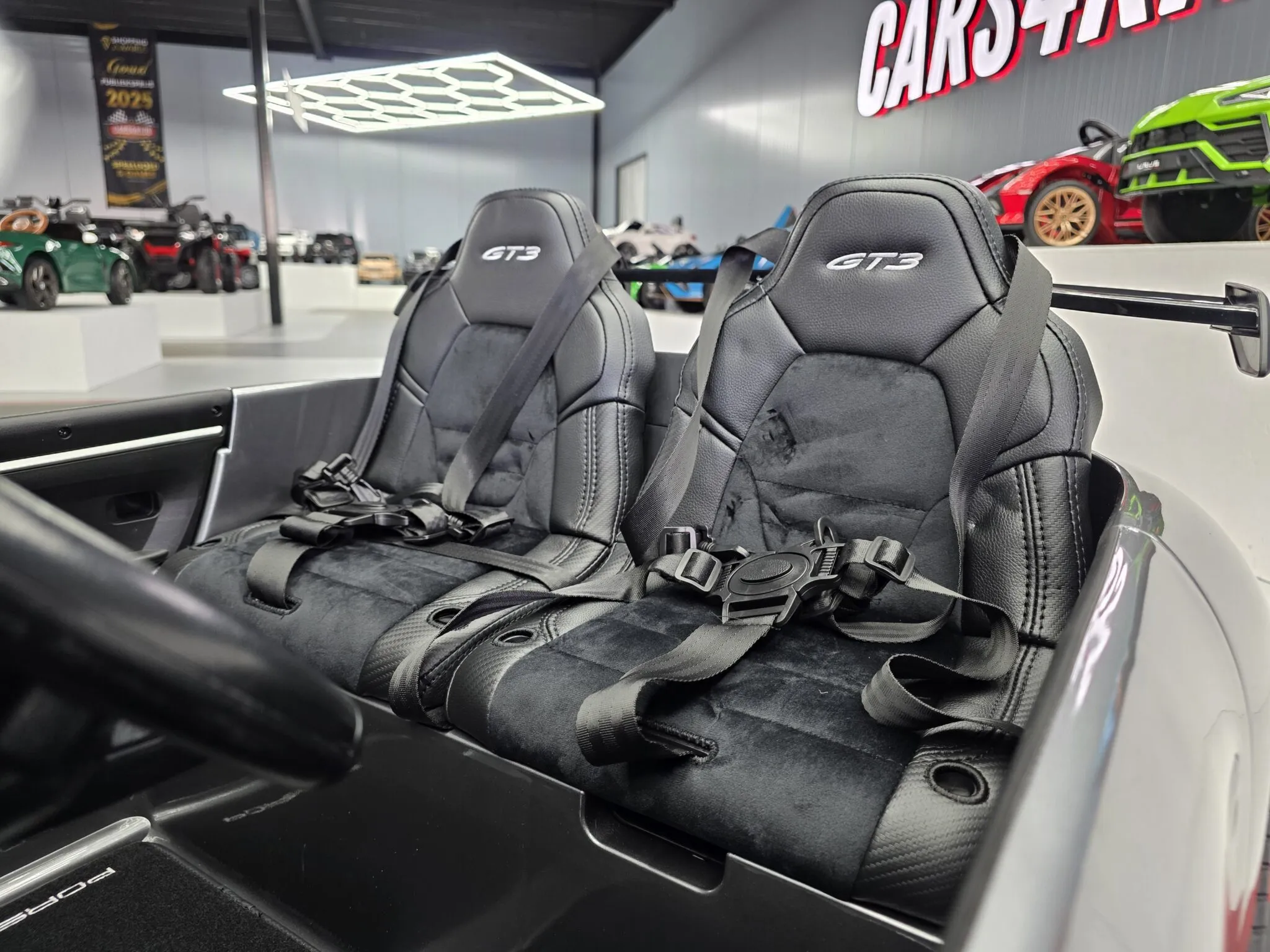 Kinderfahrzeug Porsche 911 GT3 mit MP4, 4 x 200 Watt bis 6 km/h - Kinderauto