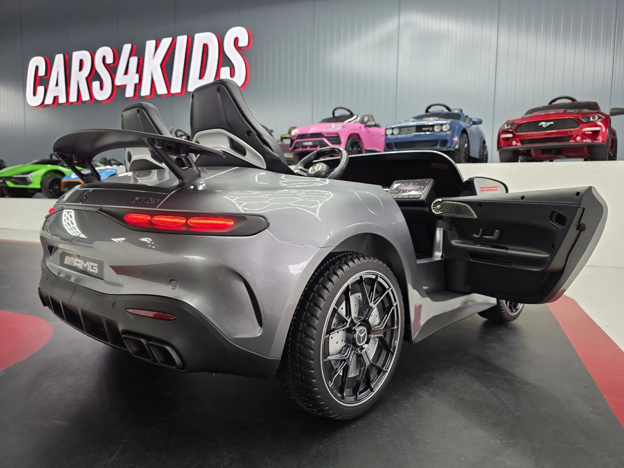 Kinderfahrzeug elektrischer Mercedes GT63 2-Sitzer, 4 x 200 Watt Allrad, Elektrokinderauto