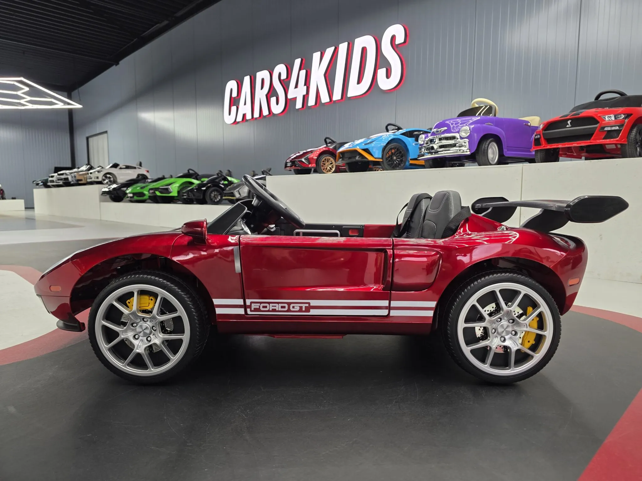 Elektro Kinderfahrzeug Ford GT 2-Sitzer - Kinderauto mit 4x80 Watt und bis zu 8 km/h