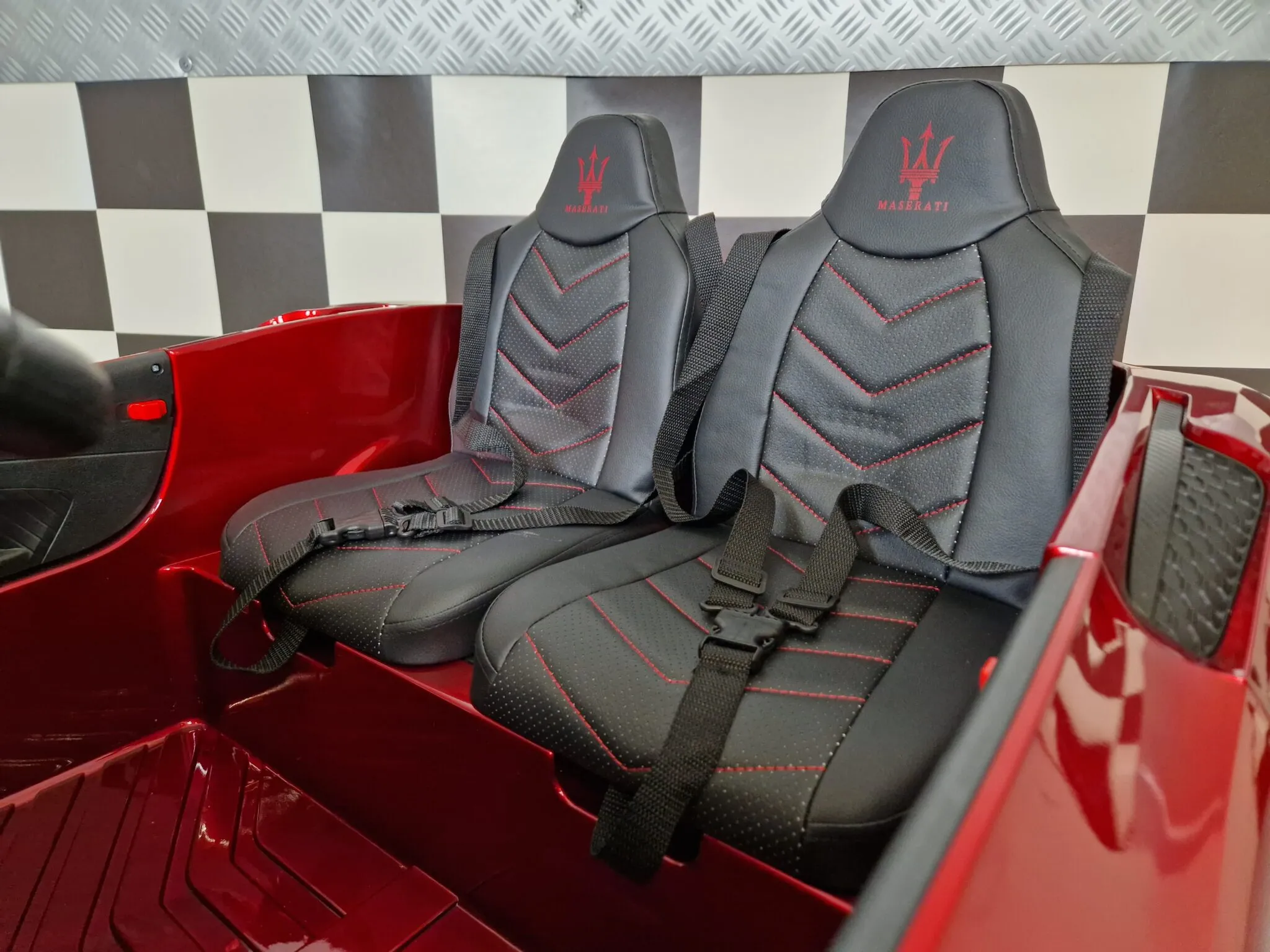 Elektrofahrzeug für Kinder - Kinderfahrzeug Maserati Flügeltüren, Elektroauto Kinderauto, lizenzierter 2-Sitzer, 4x80 Watt
