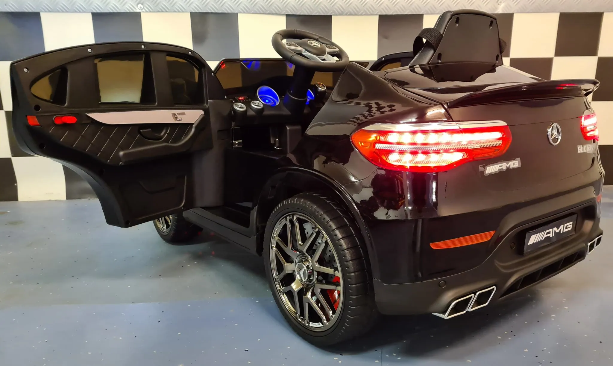 Elektro Kinderauto Mercedes Benz GLC63, Kinderfahrzeug 4x25 Watt Allrad, Elektrisches Kinderfahrzeug