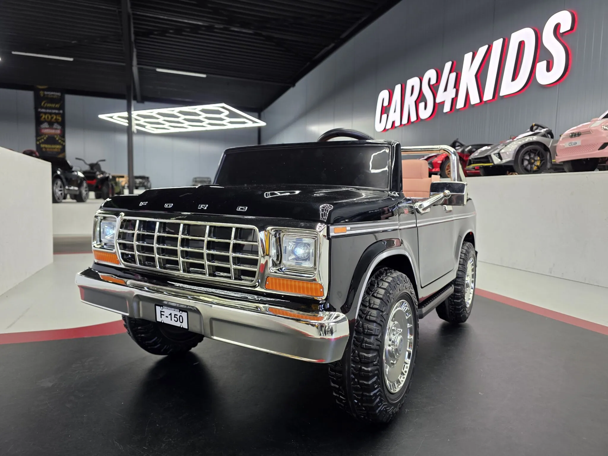 Kinder Elektrofahrzeug Oldtimer Ford F-150 als Zweisitzer und 4 x 80 Watt Allrad, Kinderrauto