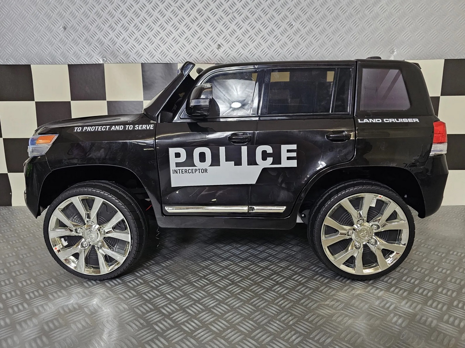 Elektrisches Kinderfahrzeug Toyota Land Cruiser Polizei 24Volt, 130 Watt Allrad, Polizeiauto für Kinder