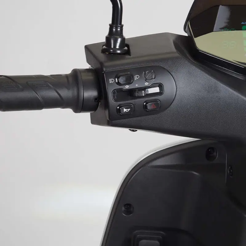 Elektroroller, Elektro-Motorrad Sunra Robo-S bis 75 km/h, E-Roller 2x Lithiumakku