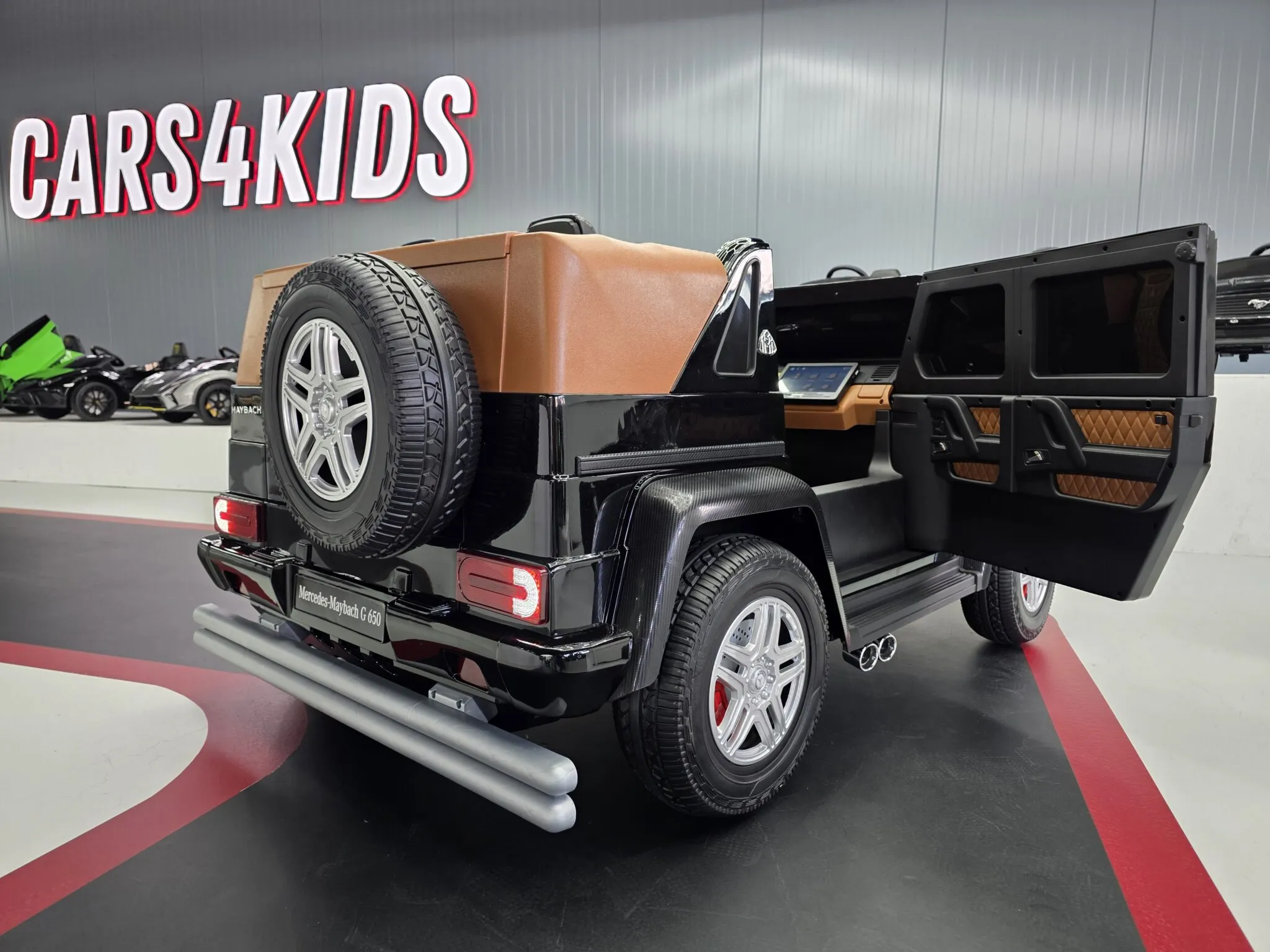 Kinderfahrzeug elektrisch Mercedes Maybach XXL mit MP4, 4 Motoren bis zu 10 km/h, Elektrokinderauto