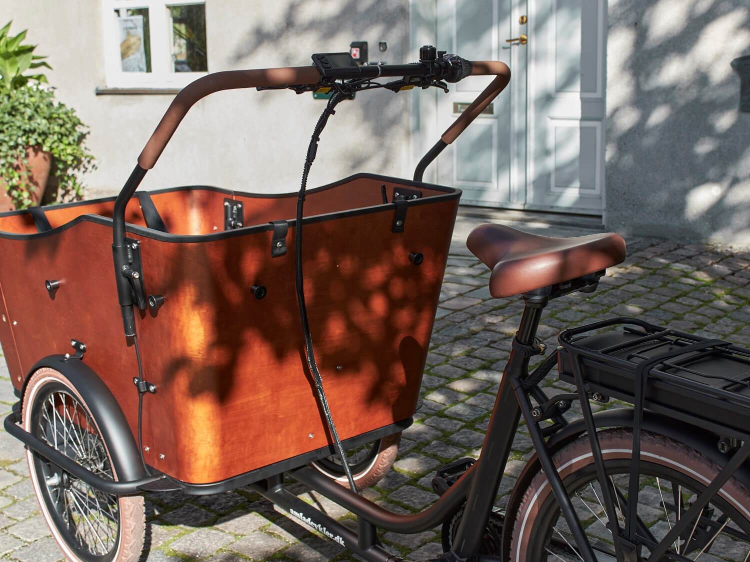Ebike Transportfahrrad Ultimate Harmony, Elektro Lastenfahrrad große Transportkiste für 4 Kinder inkl. Regenschutz