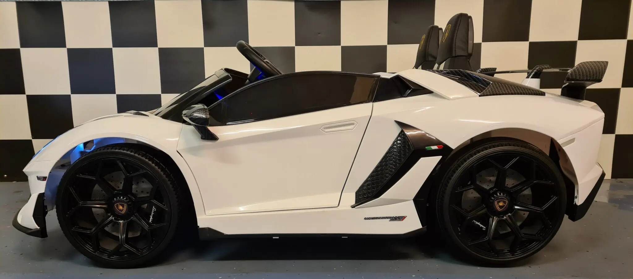 Kinderelektroauto Lamborghini Aventador, 2-Sitzer mit Driftfunktion 2x200 Watt