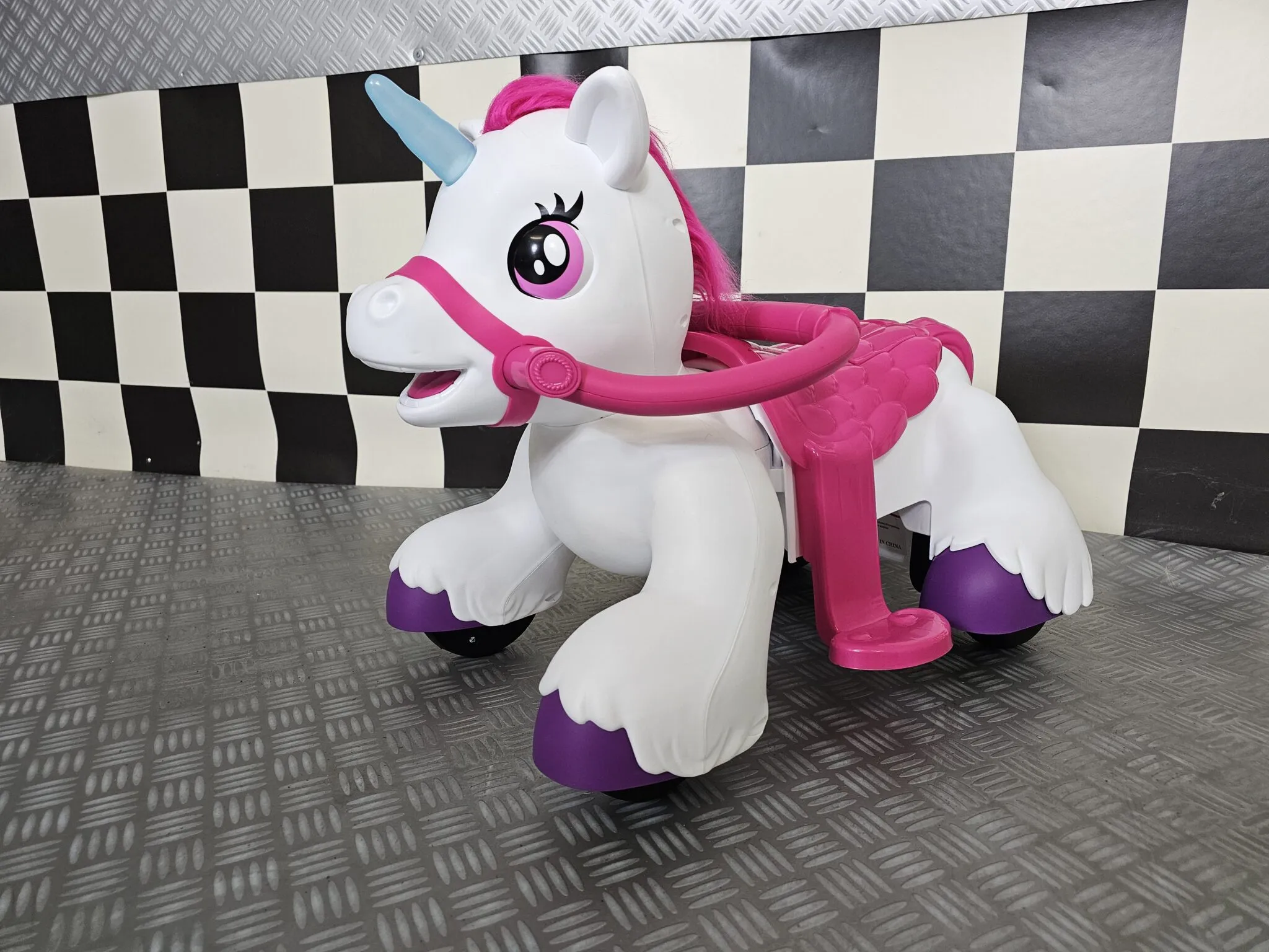 elektrisches Pony Einhorn mit leuchtendem Horn, 2x20 Watt für kleine Kinder