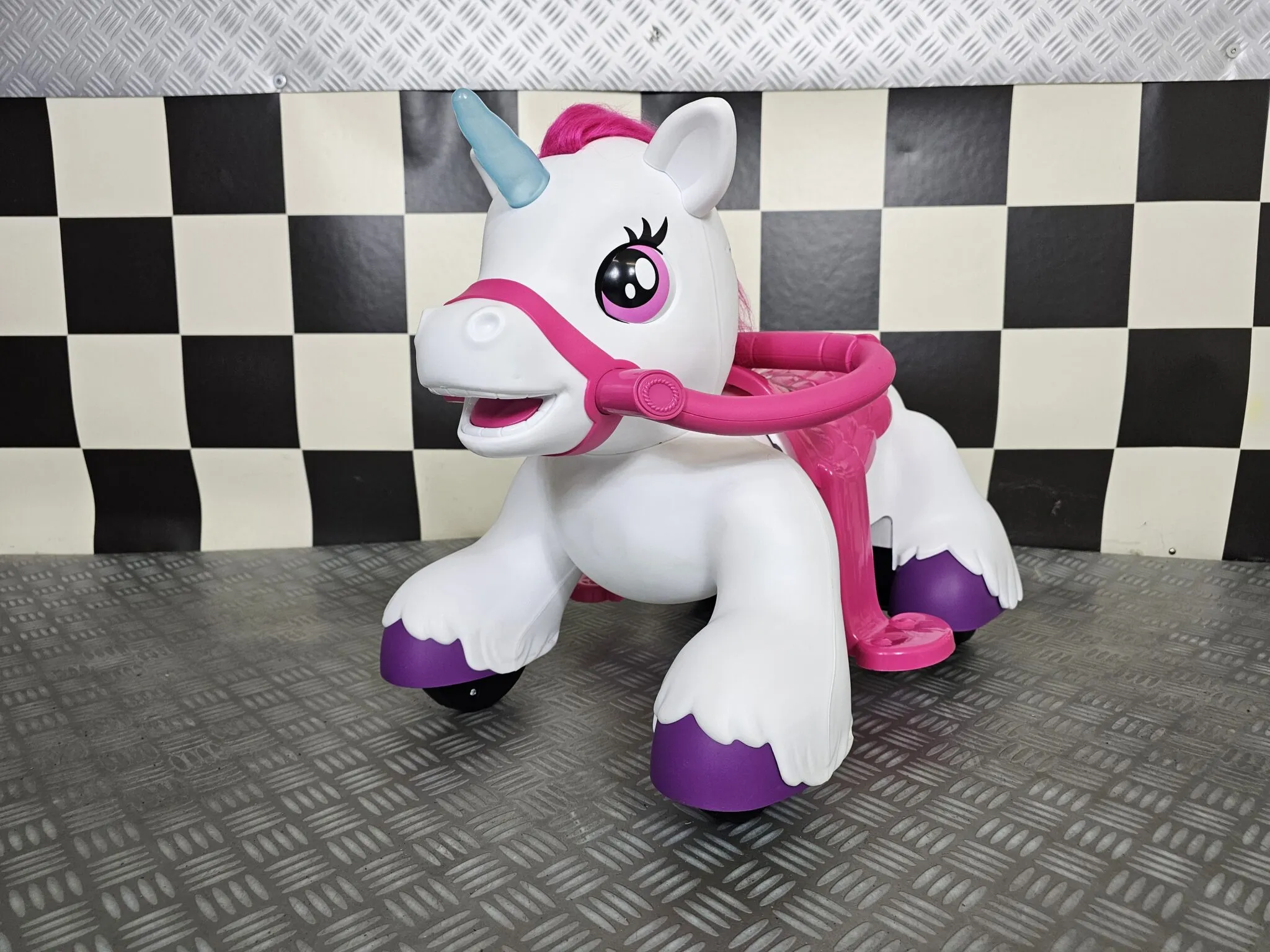 elektrisches Pony Einhorn mit leuchtendem Horn, 2x20 Watt für kleine Kinder