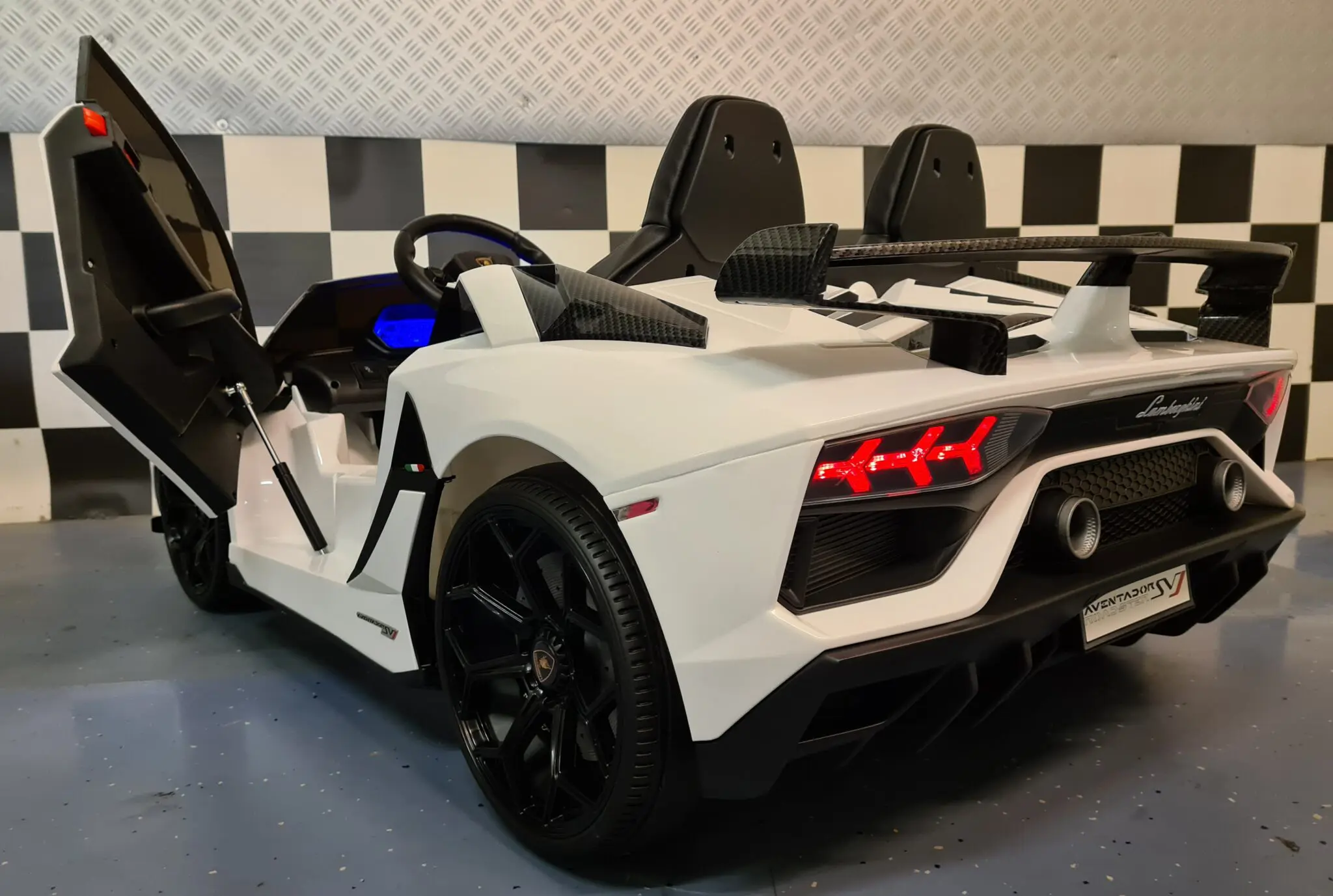 Kinderelektroauto Lamborghini Aventador, 2-Sitzer mit Driftfunktion 2x200 Watt