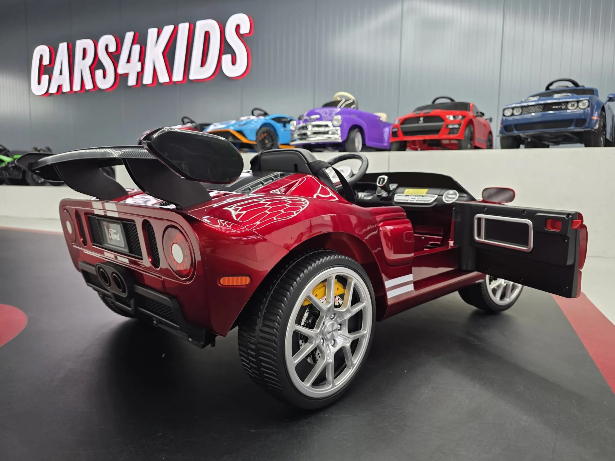 Elektro Kinderfahrzeug Ford GT 2-Sitzer - Kinderauto mit 4x80 Watt und bis zu 8 km/h
