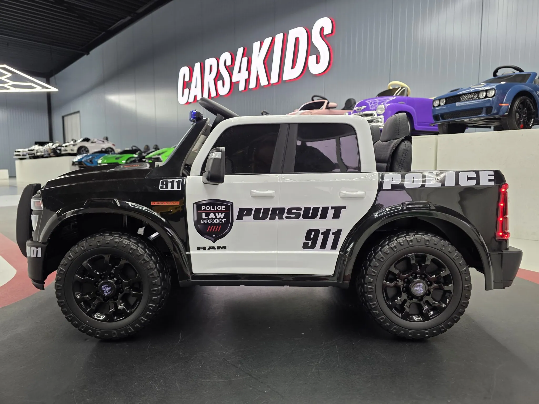 Kinder Elektrofahrzeug Dodge RAM Polizei 911, Polizei-Kinderauto 2 Sitzer mit 2x45 Watt