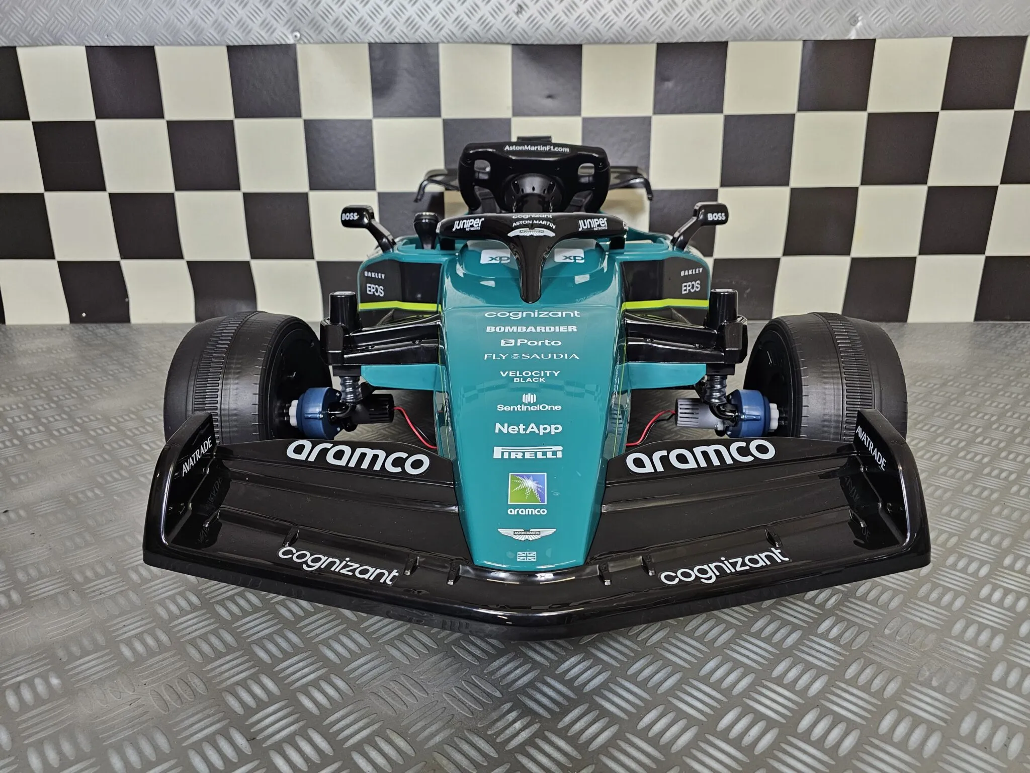 Elektrokinderfahrzeug Aston Martin, Formel 1 Elektro Kinderrennauto mit Allrad, 130 Watt