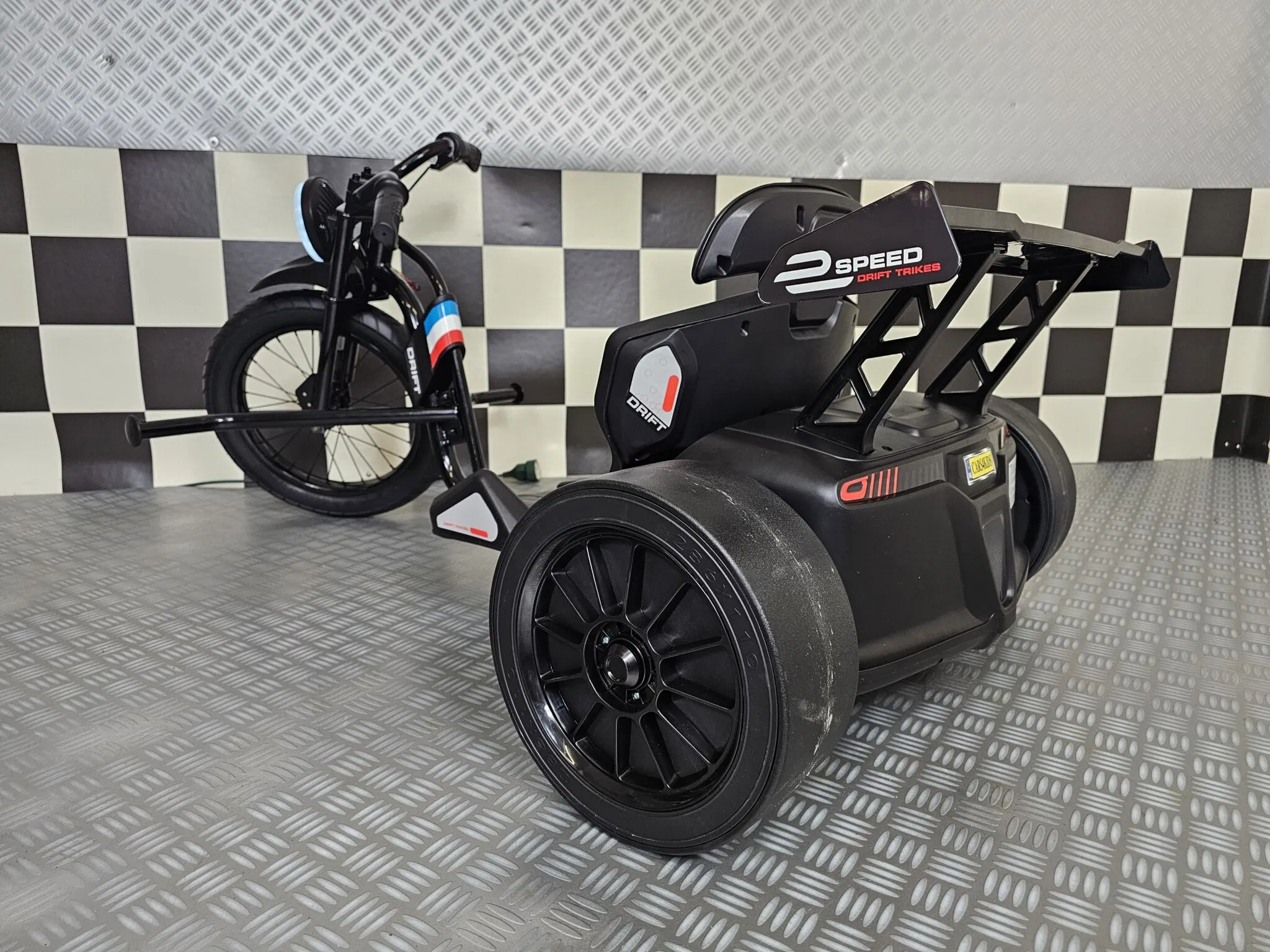 Elektrisches Kinderdreirad Chopper, 14 km/h, Kids-Trike, 3-Rad Kidsmobil, verstellbarer Sitz, Elektrotrike für Kinder
