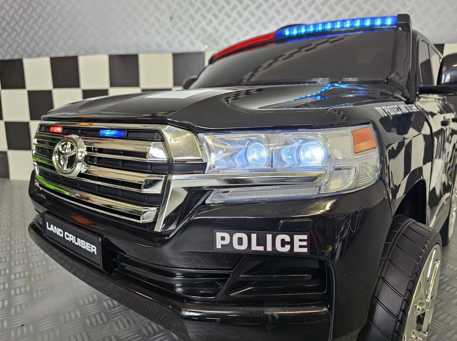 Elektrisches Kinderfahrzeug Toyota Land Cruiser Polizei 24Volt, 130 Watt Allrad, Polizeiauto für Kinder