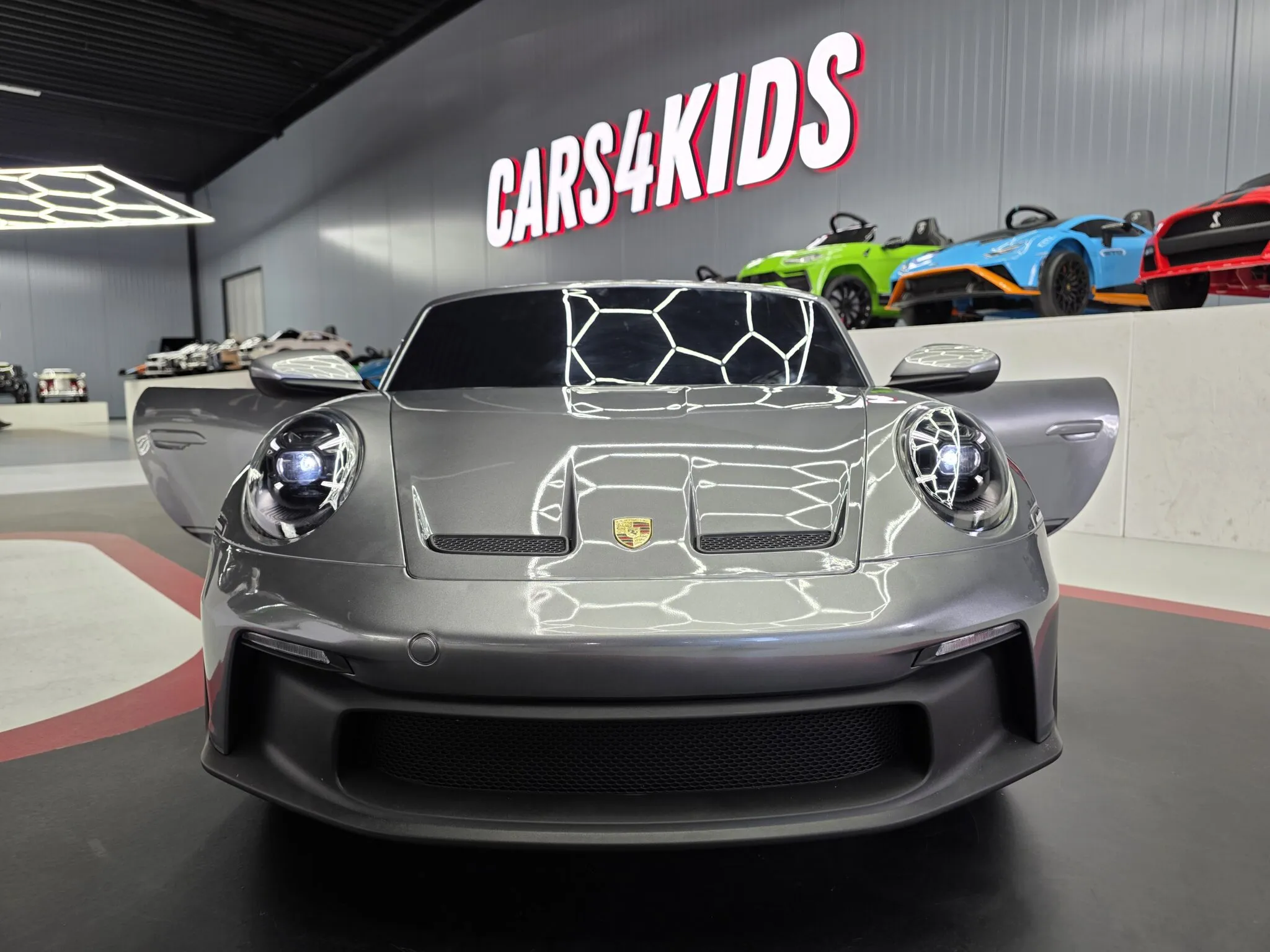 Kinderfahrzeug Porsche 911 GT3 mit MP4, 4 x 200 Watt bis 6 km/h - Kinderauto