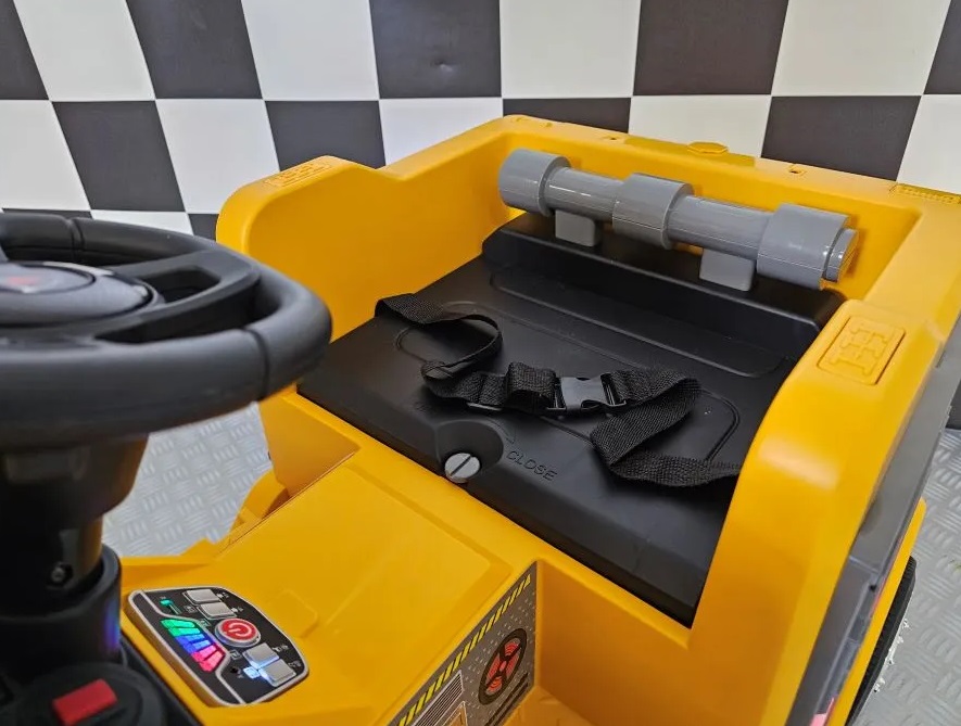 Elektro Kinderfahrzeug Kranauto Feuerwehr, Kranwagen mit Allrad, Einsatzfahrzeug mit Kranarm, Kinder-LKW mit Kranarm