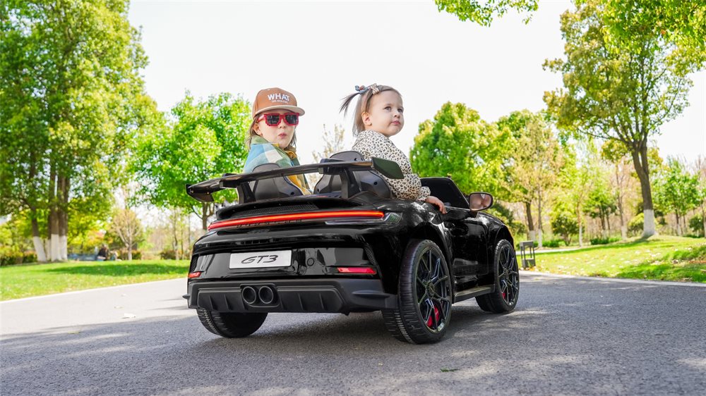 Kinderfahrzeug Porsche Spyder 911 GT3 2 Sitzer, 2 starke Elektromotoren bis 8 km/h