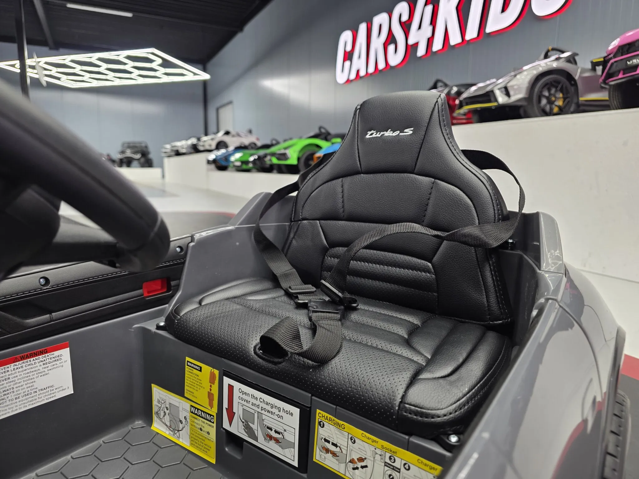 Kinder Elektrofahrzeug Porsche Taycan - Einsitzer mit 2x35 Watt, Elektro Kinderauto