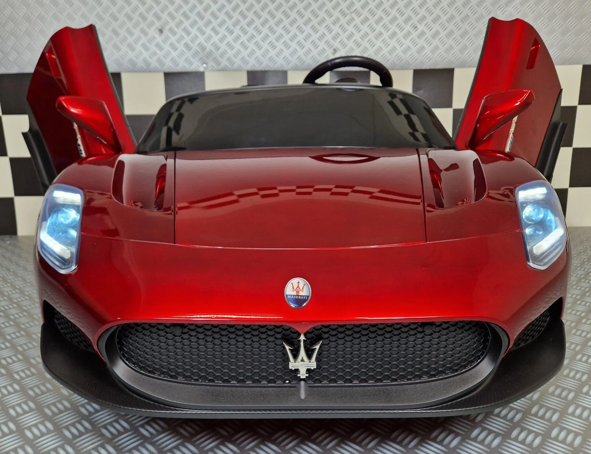 Elektrofahrzeug für Kinder - Kinderfahrzeug Maserati Flügeltüren, Elektroauto Kinderauto, lizenzierter 2-Sitzer, 4x80 Watt