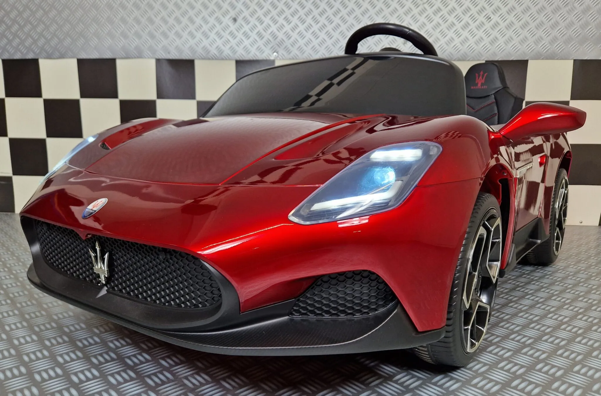 Elektrofahrzeug für Kinder - Kinderfahrzeug Maserati Flügeltüren, Elektroauto Kinderauto, lizenzierter 2-Sitzer, 4x80 Watt