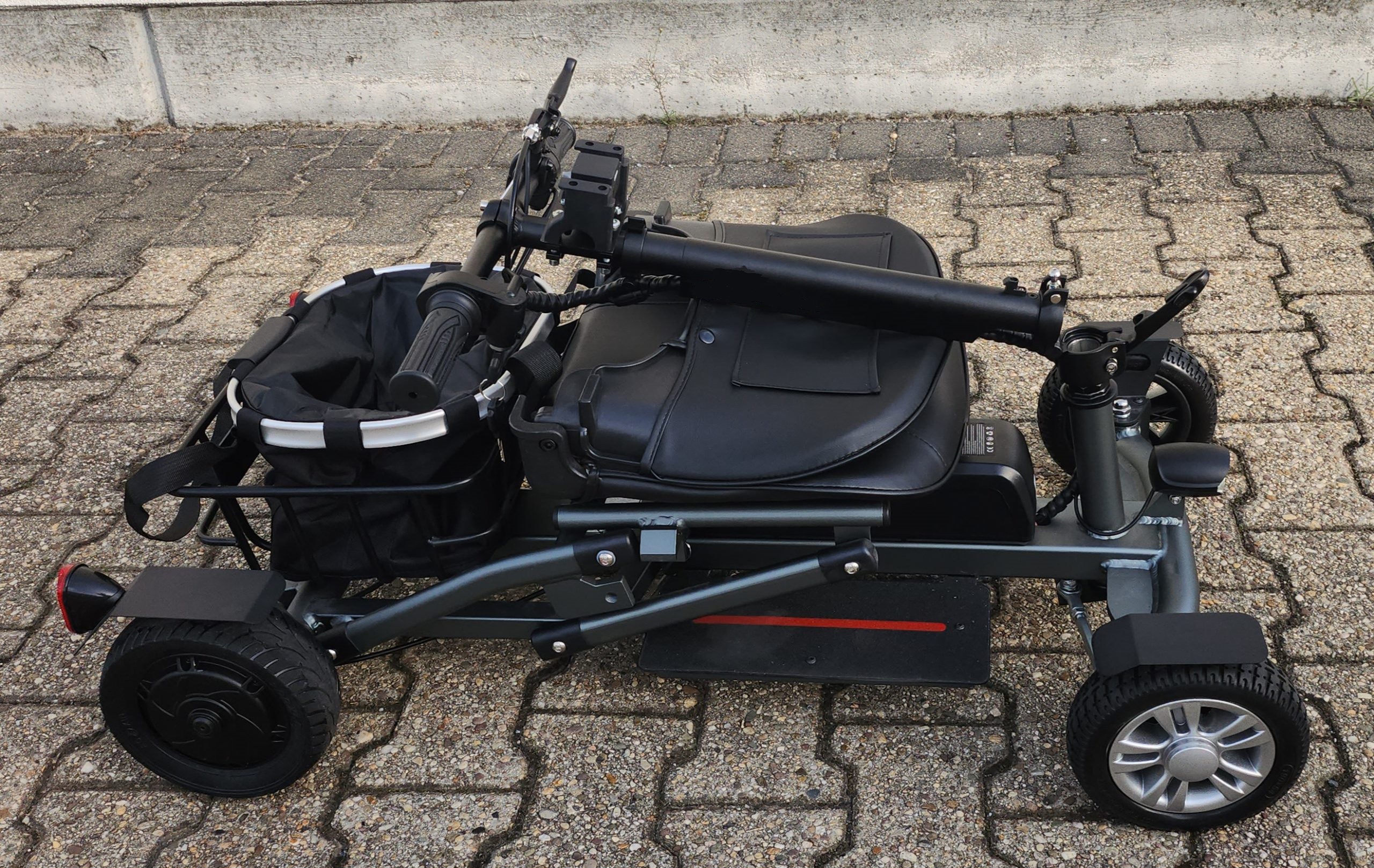 klappbares 4 Rad Seniorenmobil KAYLA 4, 15 km/h - Reisemobil  Mobilitätshilfe, Vierrad-Scooter nur 15 kg