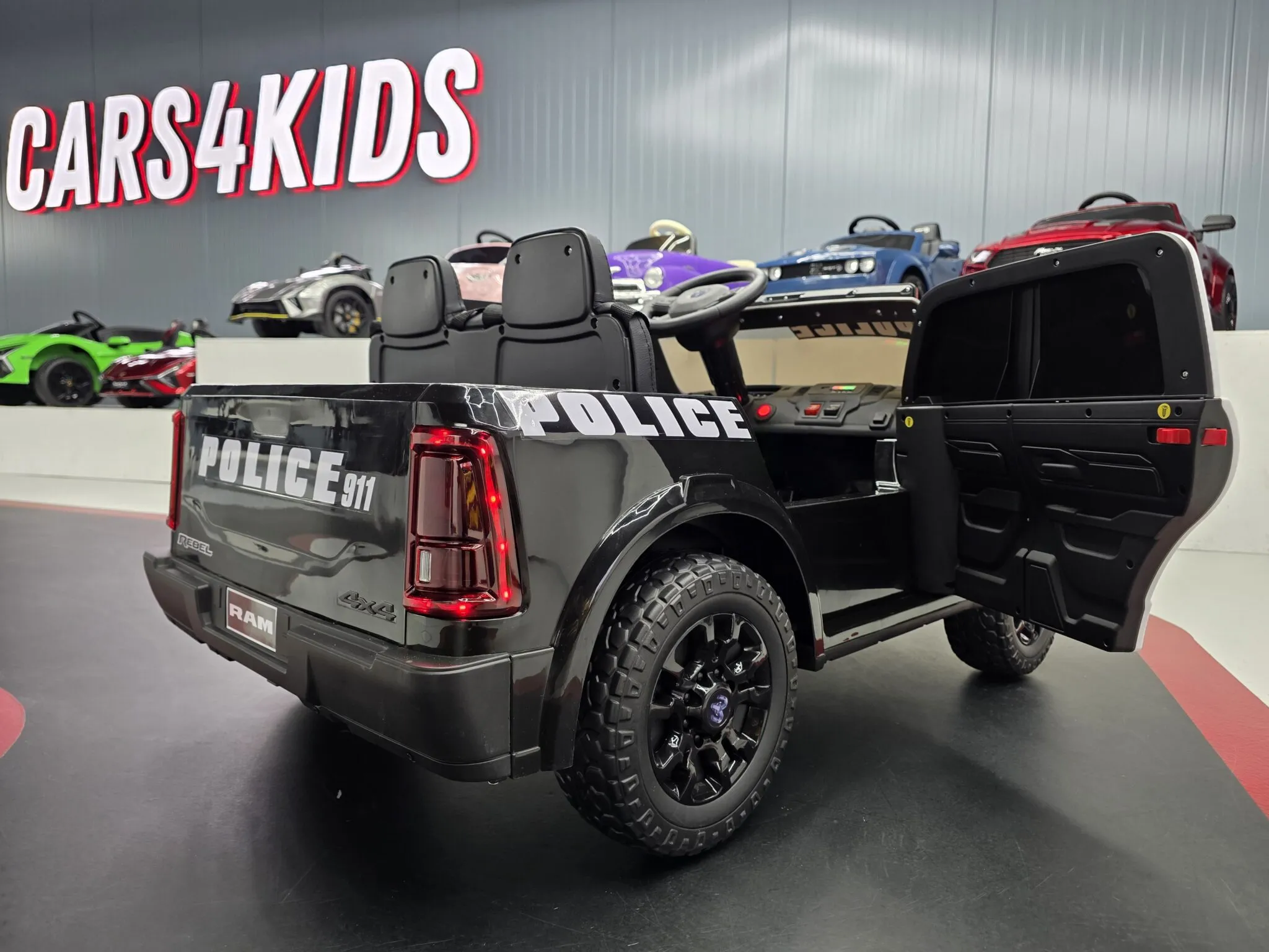 Kinder Elektrofahrzeug Dodge RAM Polizei 911, Polizei-Kinderauto 2 Sitzer mit 2x45 Watt
