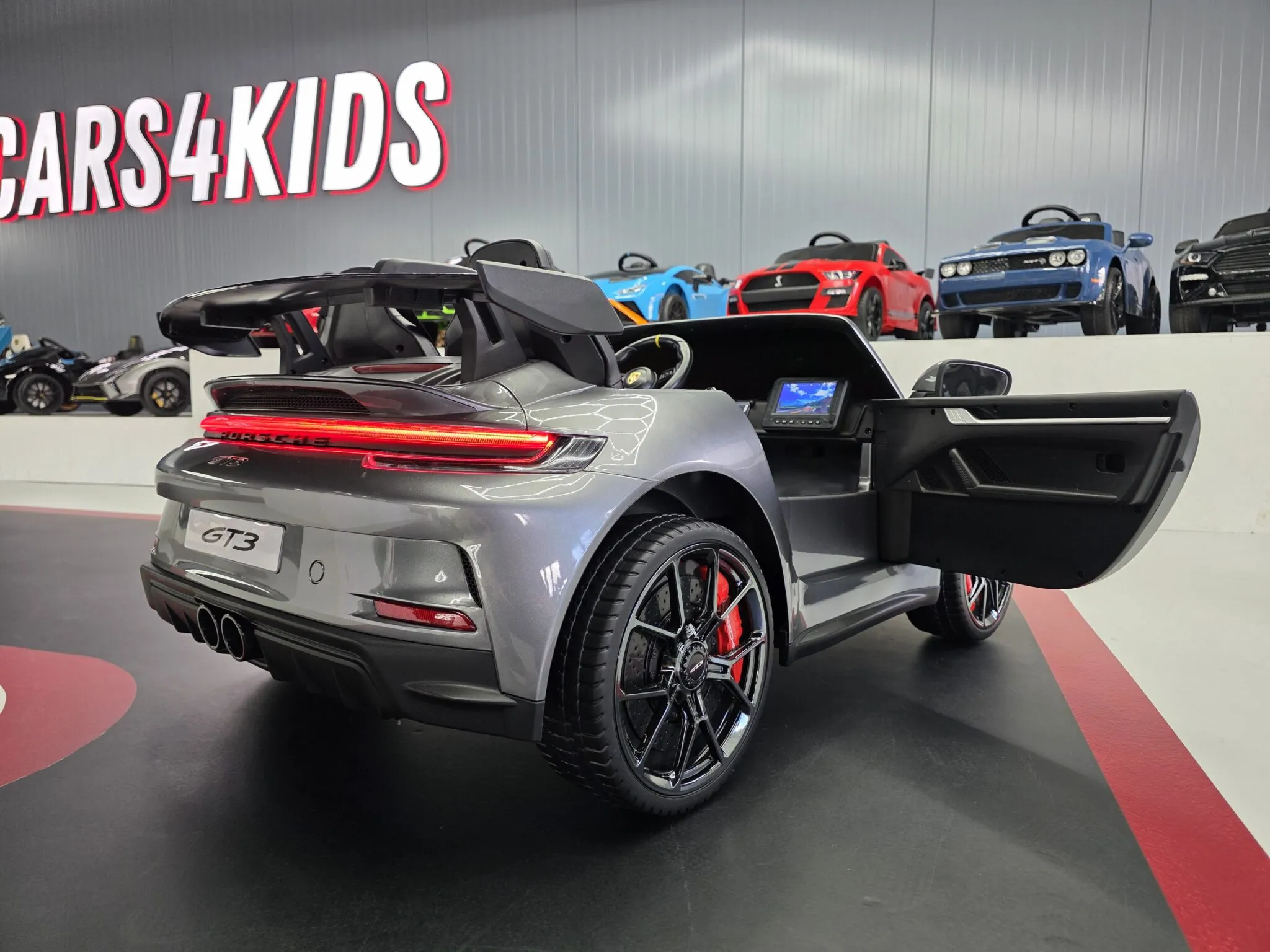 Kinderfahrzeug Porsche 911 GT3 mit MP4, 4 x 200 Watt bis 6 km/h - Kinderauto